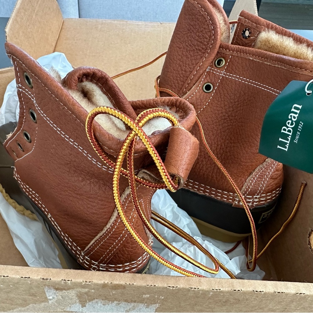 L.L. Bean Tumbled Leather Shearling Bean Boots Size 8 new in box